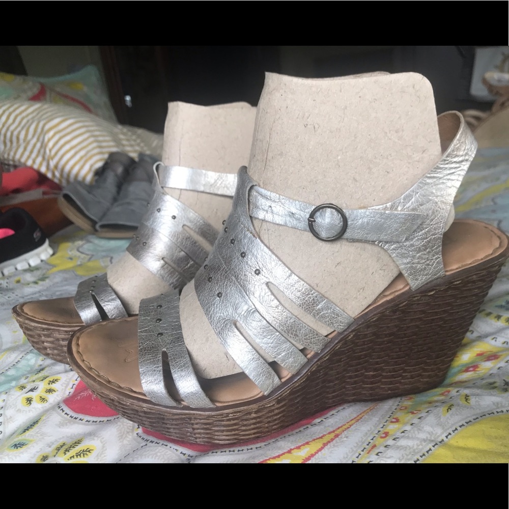 Born Wedge Platform, metallic leather, size 10/42
